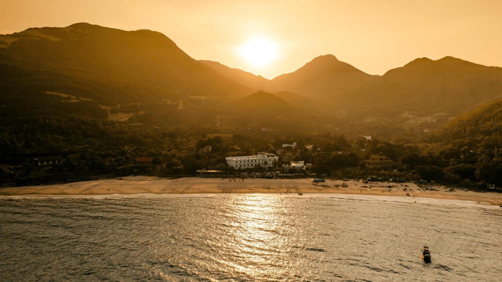 Seaside Boutique Resort Куинён Экстерьер фото
